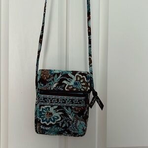 Vera Bradley crossbody bag. Excellent condition!
